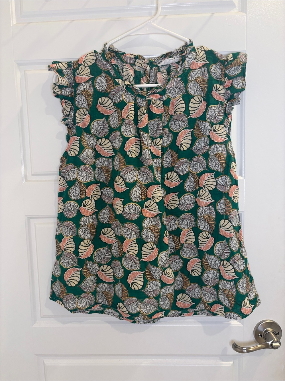 THML Green Leaf Print Flutter Sleeve Blouse Size Large Boho Lightweight Top
